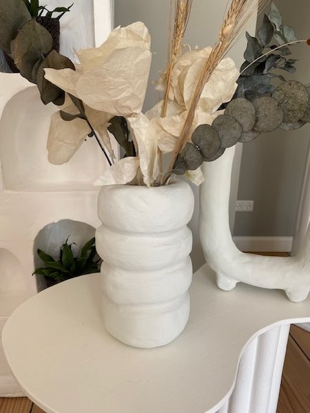Skæv charme – unik vase i papir