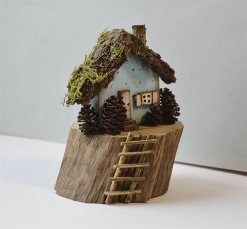 Miniature hus i genbrugstræ - unika og kun 1 stk.